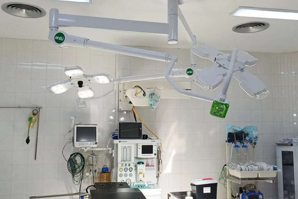 EL HOSPITAL DE CUTRAL CO-PLAZA HUINCUL MODERNIZA SUS QUIRÓFANOS CON NUEVA ILUMINACIÓN